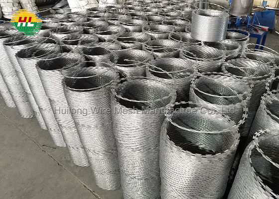 HUILONG Galvanized Steel Razor Wire Coils , ISO Barbed Wire On Garden Fence