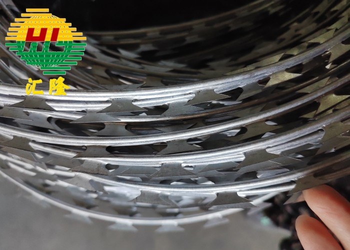 Haute sécurité Ukraine Marché militaire BTO16 BTO18 Concertina Fil barbelé prix