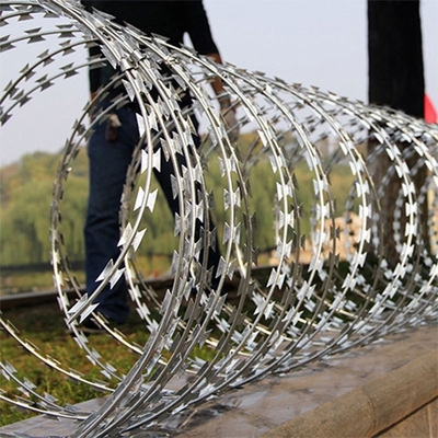 Protection du périmètre de haute sécurité Concertina fil barbelé pour les bases militaires