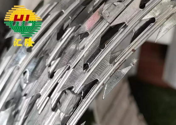Fabrique fournisseur direct Vente à chaud fil barbelé galvanisé à chaud pour l'Ukraine